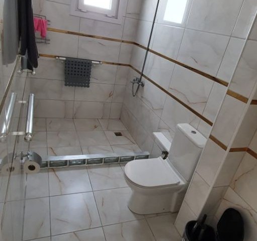 GAZİMAĞUSA MERKEZDE SATILIK 2+1  FULL EŞYALI PENTHOUSE DAİRE