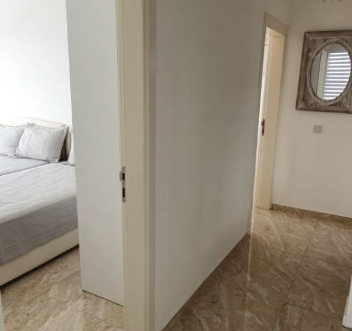 2+1 KOMPLETT MÖBLIERTE PENTHOUSE-WOHNUNG IM ZENTRUM VON FAMAGUSTA ZU VERKAUFEN