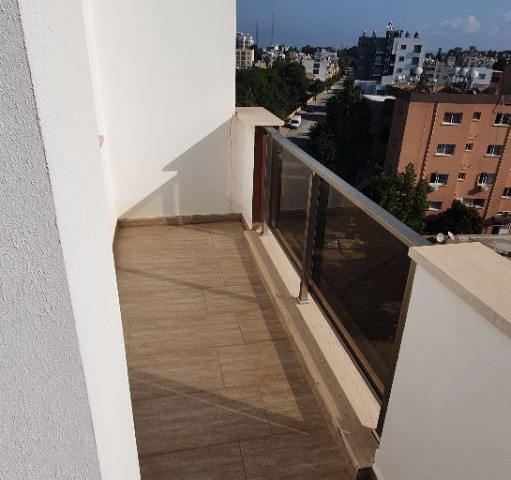 Dumlupinar Penthouse 2+1 mit Terrasse 50 m²