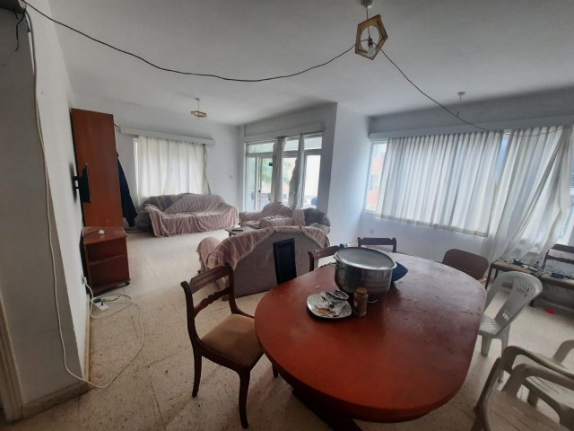 GAZİMAĞUSA MERKEZDE SATILIK  3+1 DAİRE