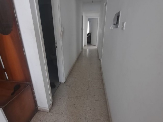 GAZİMAĞUSA MERKEZDE SATILIK  3+1 DAİRE