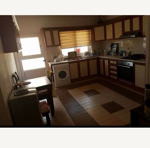 GAZİMAĞUSA MERKEZDE SATILIK EŞYALI 3+1 DAİRE