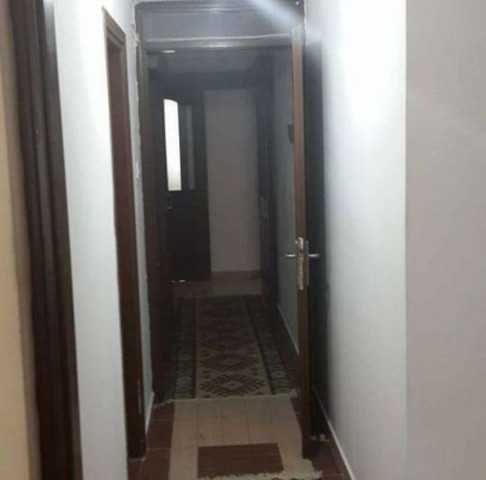 GAZİMAĞUSA MERKEZDE SATILIK EŞYALI 3+1 DAİRE