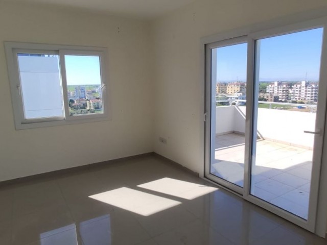 GAZİMAĞUSA YENİBOĞAZİÇİ BÖLGESİNDE SATILIK 2+1 PENTHOUSE 