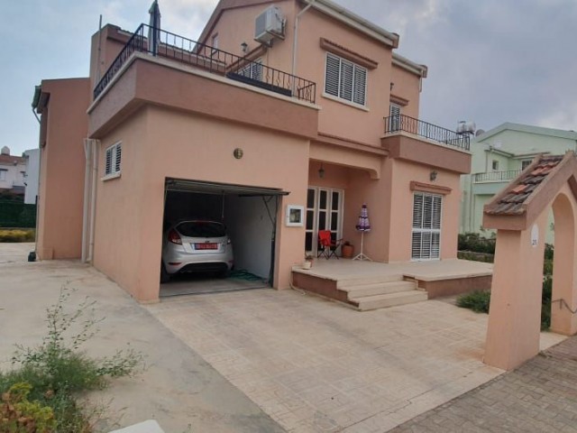 Villa 3+1 in TUZLA in Anlage mit Pool