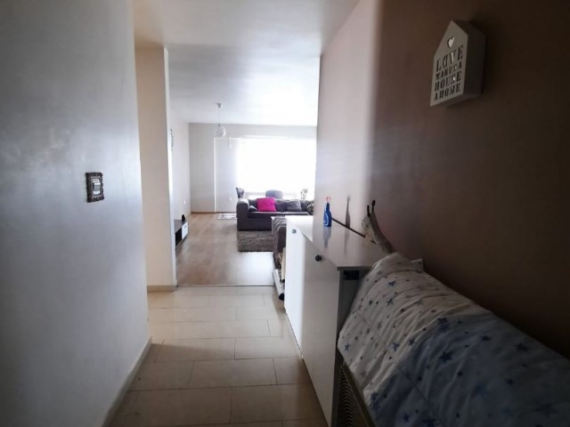 GAZİMAĞUSA MERKEZDE SATILIK  FULL EŞYALI 3+1 DAİRE