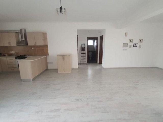 GAZİMAĞUSA BAYKAL BÖLGESİNDE SATILIK 2+1 PENTHOUSE DAİRE 