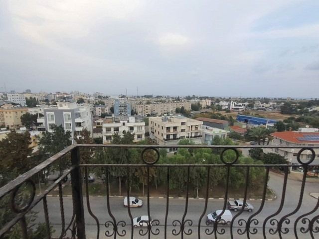 2+1 PENTHOUSE-WOHNUNG ZUM VERKAUF IN FAMAGUSTA BAYKAL