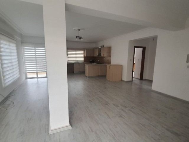 GAZİMAĞUSA BAYKAL BÖLGESİNDE SATILIK 2+1 PENTHOUSE DAİRE 