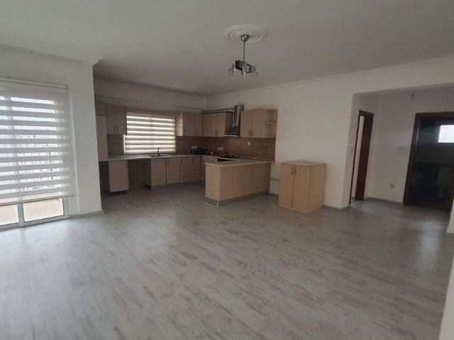 GAZİMAĞUSA BAYKAL BÖLGESİNDE SATILIK 2+1 PENTHOUSE DAİRE 