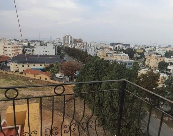 2+1 PENTHOUSE-WOHNUNG ZUM VERKAUF IN FAMAGUSTA BAYKAL