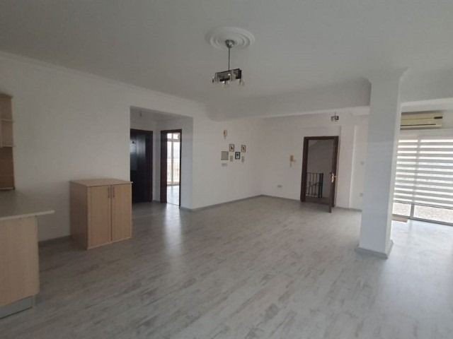 2+1 PENTHOUSE-WOHNUNG ZUM VERKAUF IN FAMAGUSTA BAYKAL