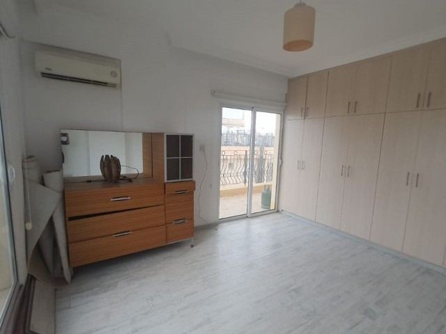 2+1 PENTHOUSE-WOHNUNG ZUM VERKAUF IN FAMAGUSTA BAYKAL