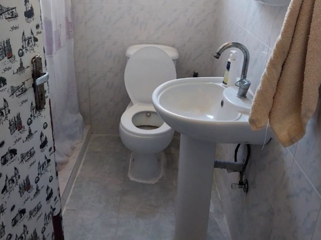 GAZİMAĞUSA BAYKAL BÖLGESİNDE SATILIK EŞYALI 2+1 DAİRE 