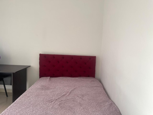 GAZİMAĞUSA MERKEZDE SATILIK FULL EŞYALI 2+1 DAİRE 