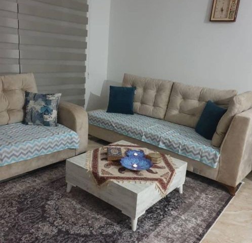 GAZİMAĞUSA MERKEZDE SATILIK  FULL EŞYALI 2+1 DAİRE