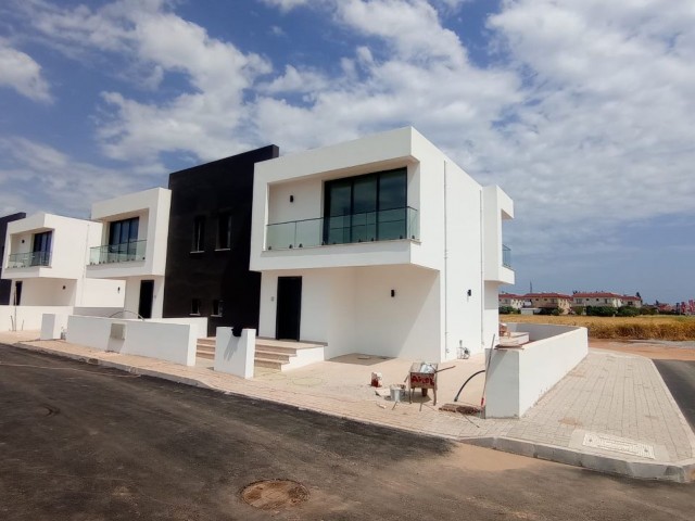 3+1 DOPPELVILLA MIT POOL ZUM VERKAUF IN DER UMGEBUNG FAMAGUSTA YENİBOĞAZİÇİ