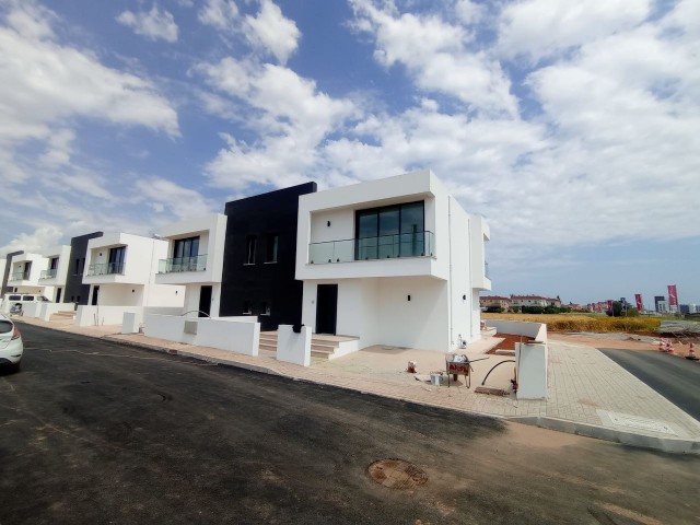 3+1 DOPPELVILLA MIT POOL ZUM VERKAUF IN DER UMGEBUNG FAMAGUSTA YENİBOĞAZİÇİ