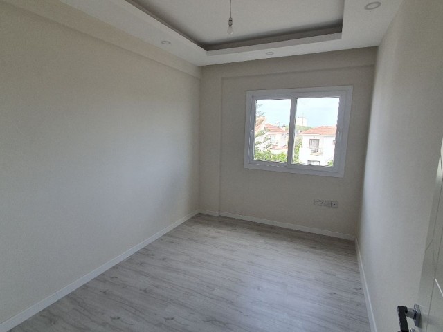 Neue Wohnung 3+1 in Yenibogazici in der Nähe des Meeres
