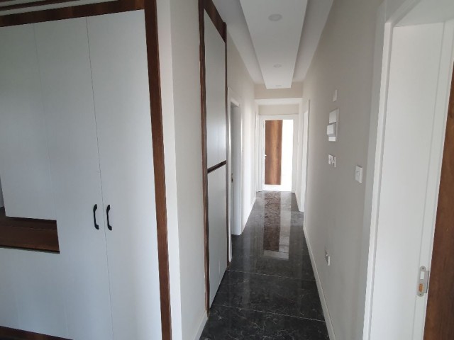 New apartment 3+1 in Yenibogazici near sea