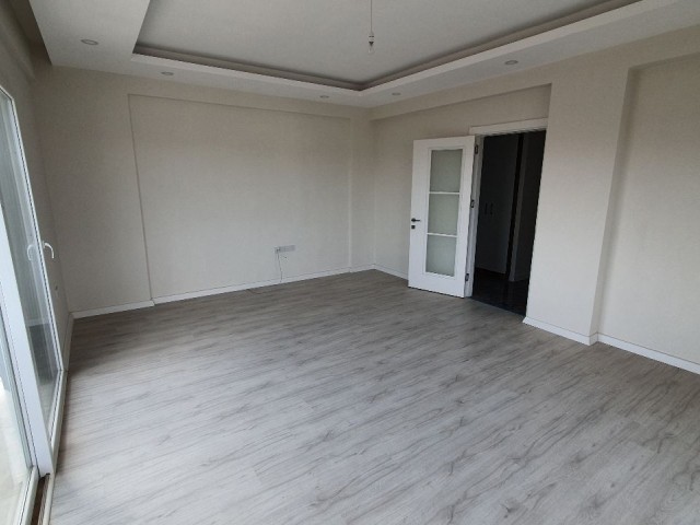 New apartment 3+1 in Yenibogazici near sea