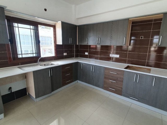 Apartment 3+1 with 2 bedrooms and 2 bathroom. 120 m² inside. Famagusta, Çanakkale 