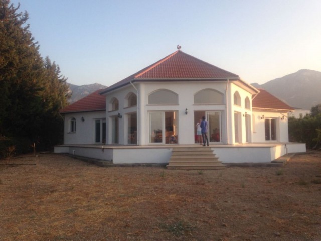 GİRNE ÇATALKÖYDE   BUNGALOW  MERKEZİ KONUMDA