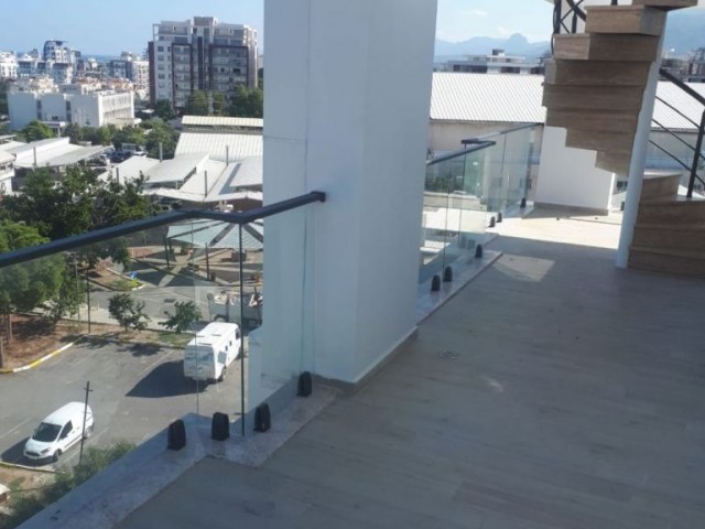 Girne Merkezde 2+1 Satılık Penthouse 145000 STG 