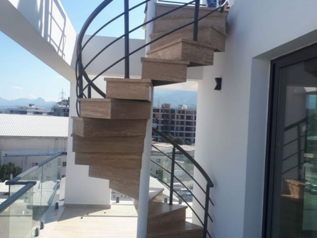 Girne Merkezde 2+1 Satılık Penthouse 145000 STG 