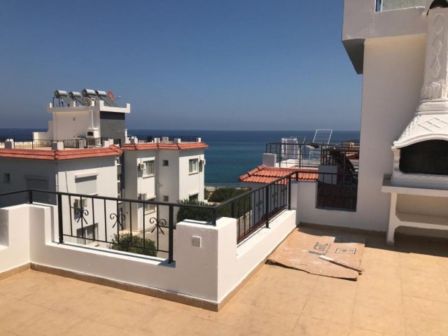 Girne Lapta Bölgesinde 3+1 Satılık Penthouse 68000 STG 