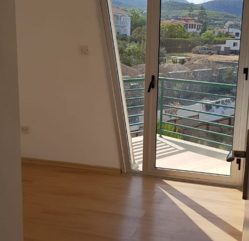 Girne Ozanköy Bölgesinde 2+1 Kiralık Villa