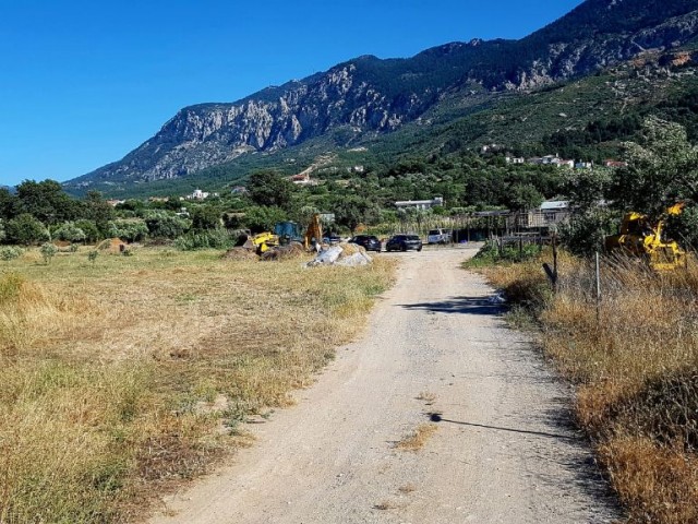 Girne Karşıyaka'da 7 Dönüm Ve 14 Dönüm Satılık Arsa 385000 STG