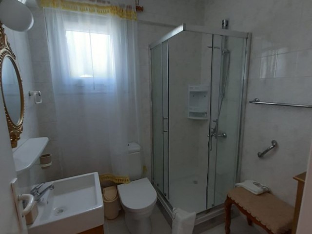 Girne Karaoğlanoğlu Bölgesinde 4+1 Kiralık Villa 1350 STG 