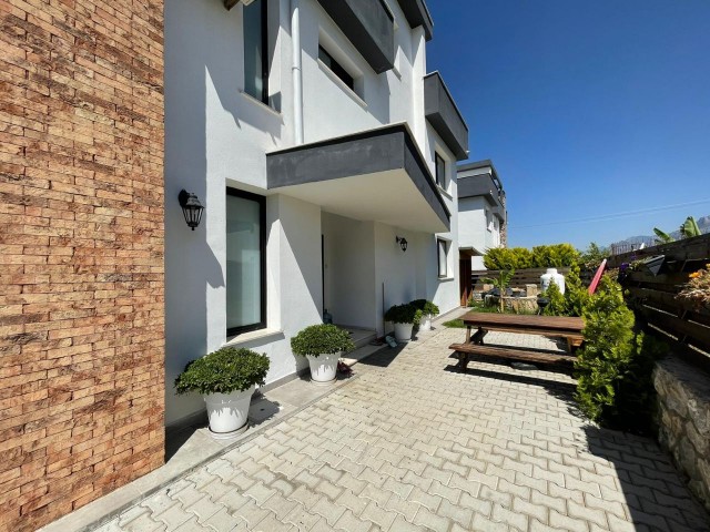 Girne Yeşiltepe 4+1 Satılık Villa