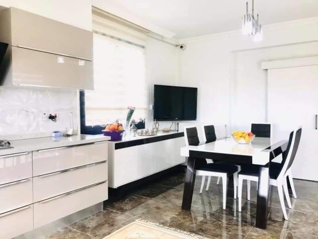 Girne Yeşiltepe 4+1 Satılık Villa