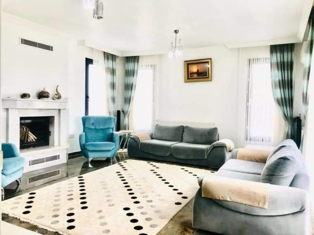 Girne Yeşiltepe 4+1 Satılık Villa