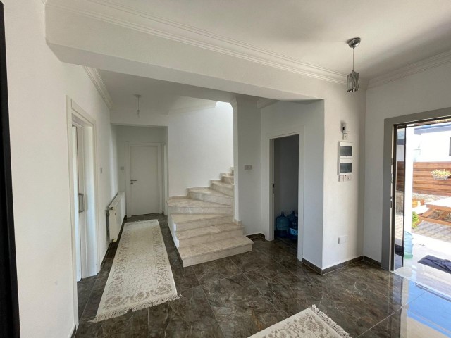 Girne Yeşiltepe 4+1 Satılık Villa