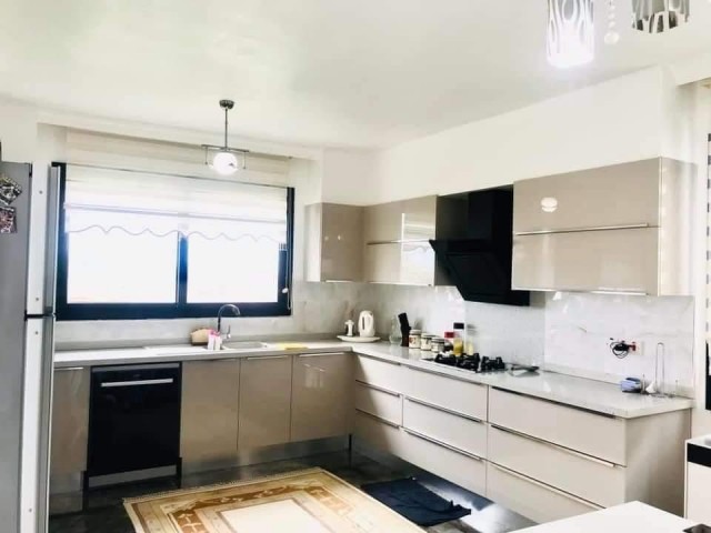 Girne Yeşiltepe 4+1 Satılık Villa