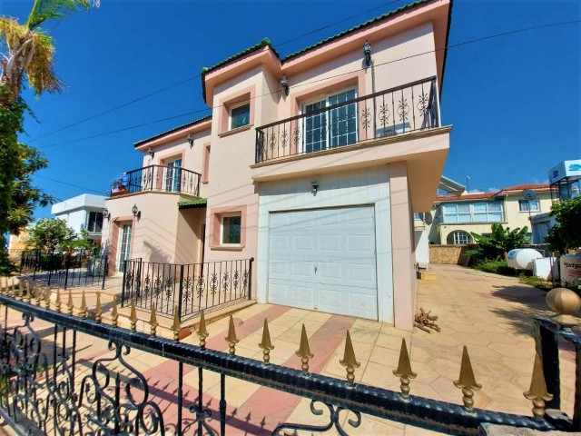 Kyrenia Doganköy 3 + 1 Villa Mit Pool Zu Verkaufen ** 