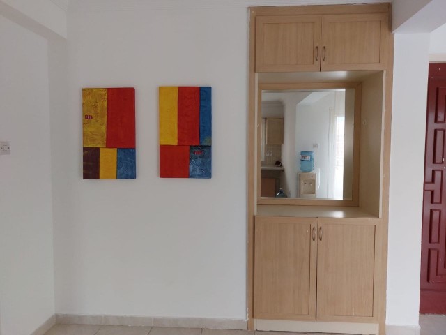 Kyrenia Zentrum 2 + 1 Wohnung Zu Verkaufen ** 