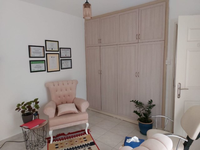 Kyrenia Zentrum 2 + 1 Wohnung Zu Verkaufen ** 