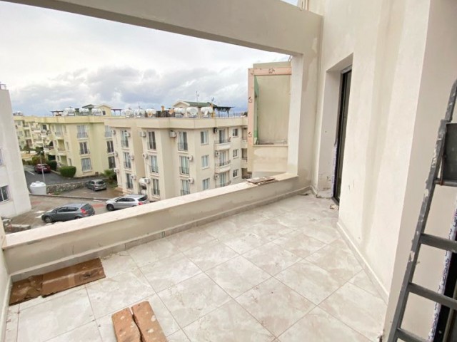 3+1 flat for sale with terrace in a complex with swimming pool in Alsancak, Girne ** 