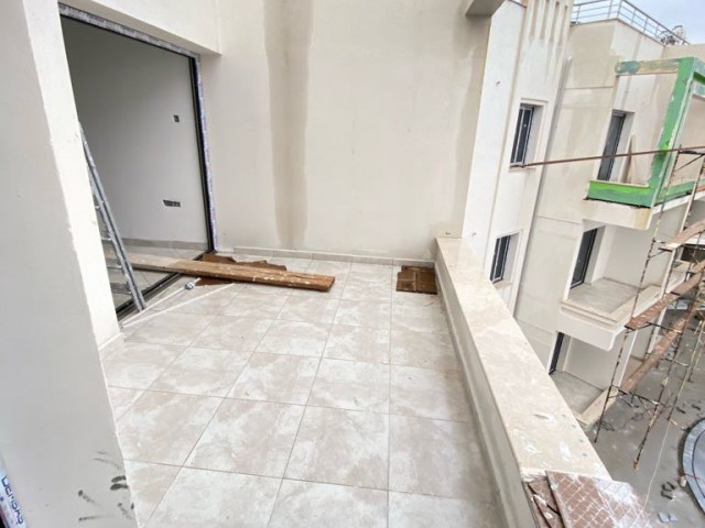 3+1 flat for sale with terrace in a complex with swimming pool in Alsancak, Girne ** 