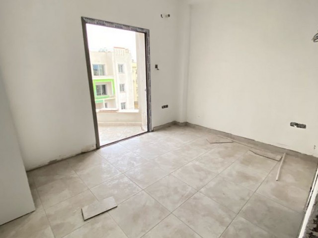 3+1 flat for sale with terrace in a complex with swimming pool in Alsancak, Girne ** 