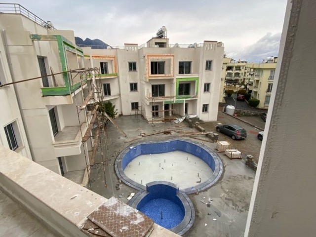 3+1 flat for sale with terrace in a complex with swimming pool in Alsancak, Girne ** 