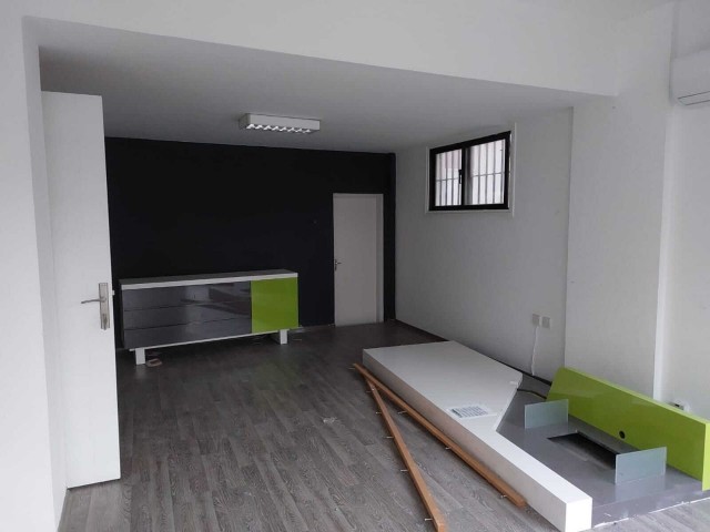 Büro Zur Miete In Kyrenia Zentrum ** 