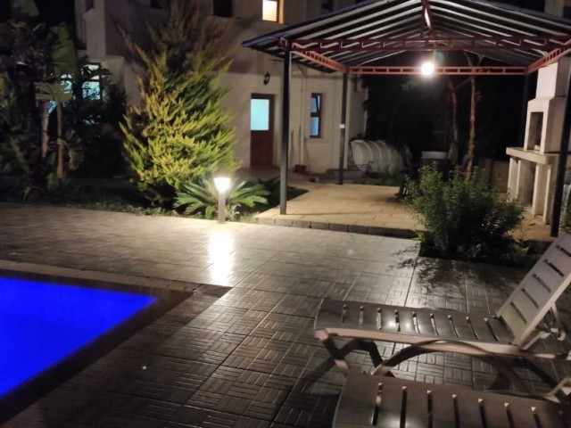 Kyrenia Alsancak 3 + 1 Villa Zu Vermieten ** 