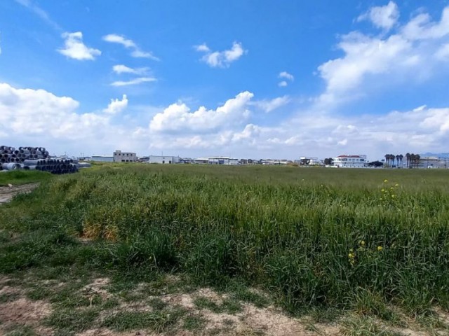 BAULAND FÜR DEN BAU VON PAKETEN INNERHALB DES INDUSTRIEGEBIETS VON NIKOSIA ALAYKÖY. ** 