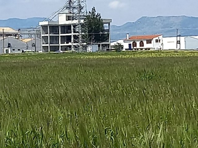 BAULAND FÜR DEN BAU VON PAKETEN INNERHALB DES INDUSTRIEGEBIETS VON NIKOSIA ALAYKÖY. ** 