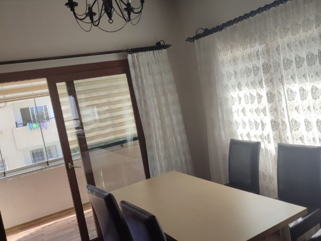 Kyrenia Zentrum 3 + 1 Wohnung Zu Verkaufen ** 